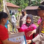 Polsek Tommo Polresta Mamuju Libatkan Ibu Bhayangkari Bagi Bansos