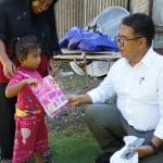 PJ Gubernur Sasar Desa Sumare, Serahkan Bantuan Kepada Belasan Anak Berisiko Stunting